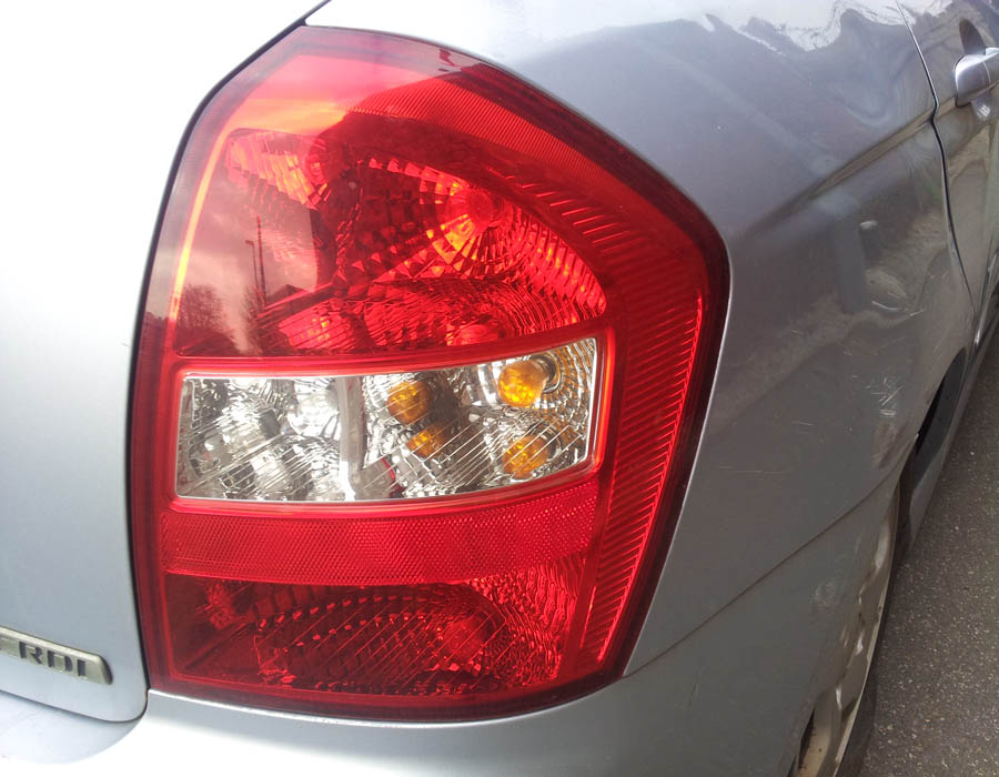 Kia Cerato LX CRDI Rear Tail Light Drivers